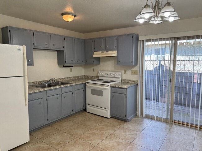 Building Photo - Nice Central 2 Bedroom