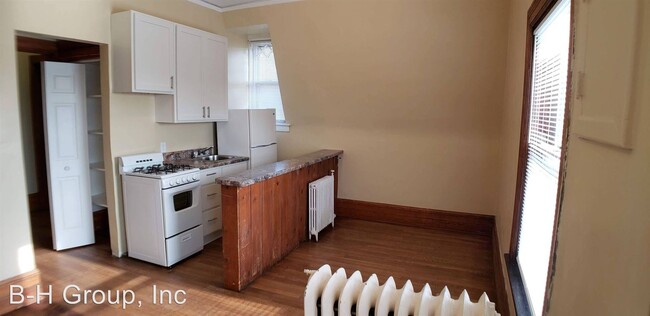 Building Photo - 5918 8th Ave