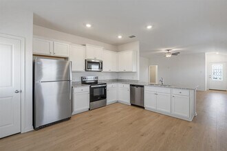 Building Photo - 104 Paria Ct