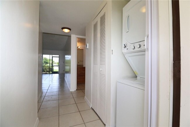 Foto del edificio - 10013 Winding Lake Rd