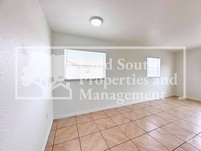 Foto del edificio - 5863 Charlton Dr