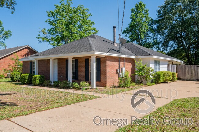 Building Photo - 536 Deer Path