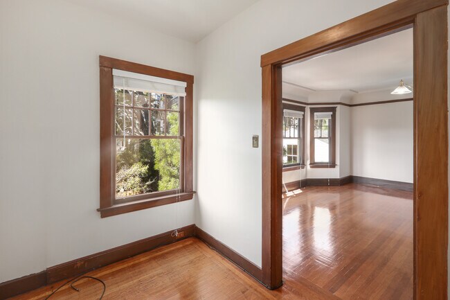 Building Photo - 832 Dolores St