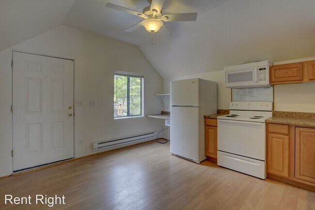Building Photo - 210 N Alarcon St