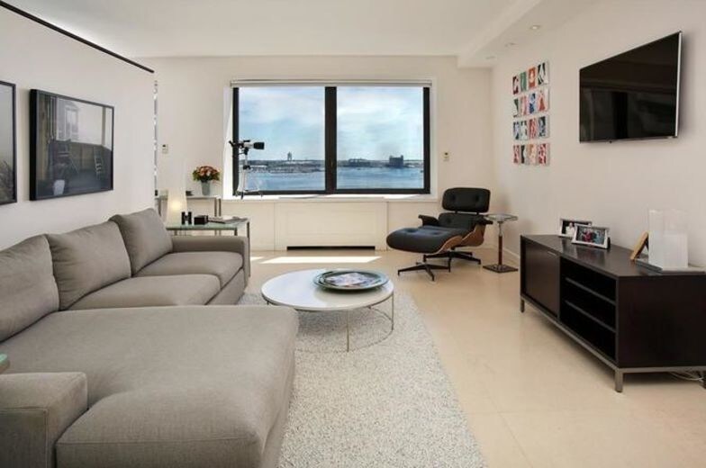 Foto principal - 65 E India Row