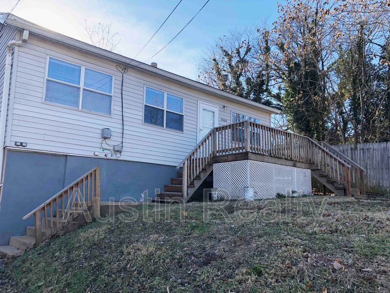 Foto principal - 7064 Mitchell Ave