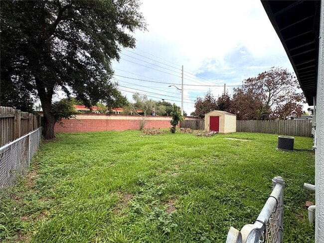 Building Photo - 821 S Solandra Dr