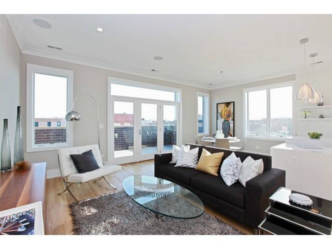 Foto del edificio - 2405 N Greenview Ave