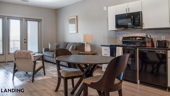 Building Photo - 645 N Front St