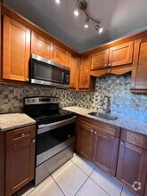 Building Photo - 2018 NE 17th Ct