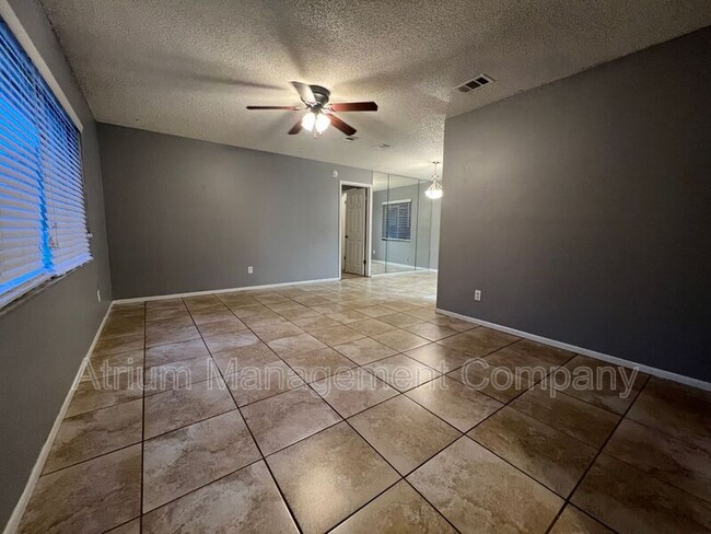 Foto del edificio - 422 Springview Dr