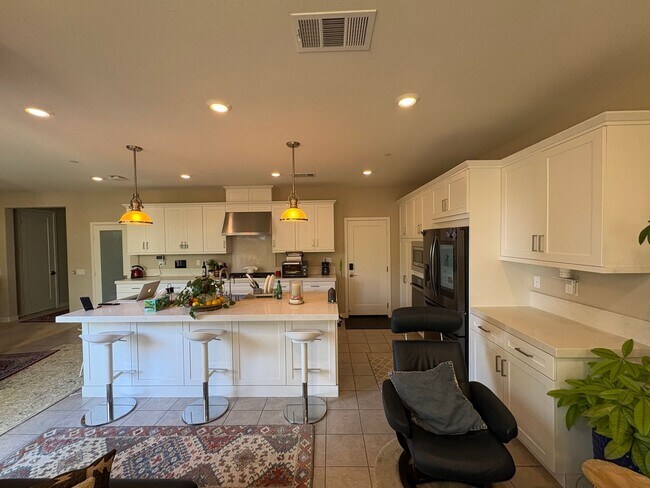 Foto del edificio - Elegant Fully Furnished 3BR/2.5BA Condo in Carlsbad