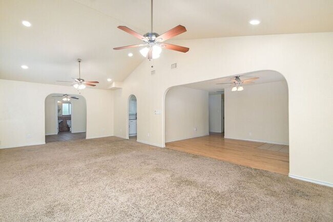 Foto del edificio - 5803 Knoll Krest Dr