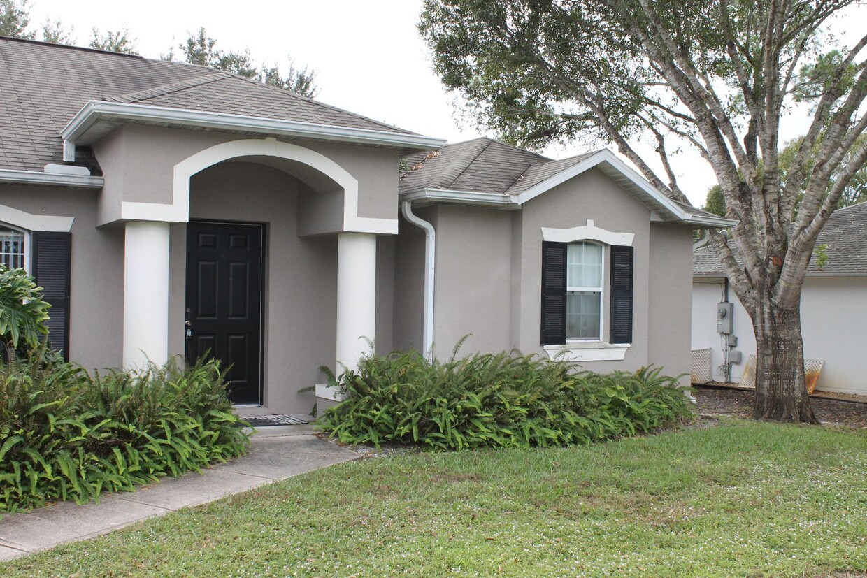 Primary Photo - 3/2/2 home in quiet Sebastian Highlands ne...