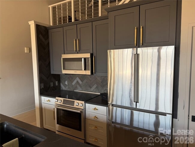 Foto del edificio - 715 N Graham St