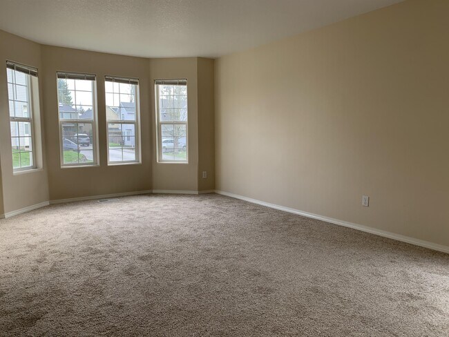 Building Photo - 10949 NW Barrett Way
