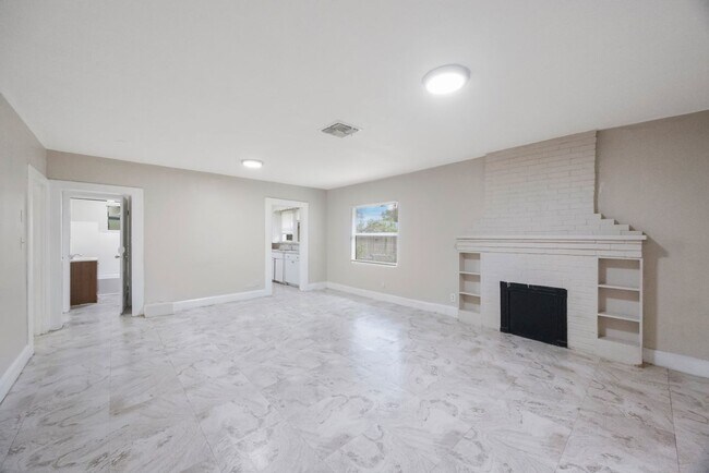 Foto del edificio - $25 App Fee* Spacious 3bdrm/1bath House **...