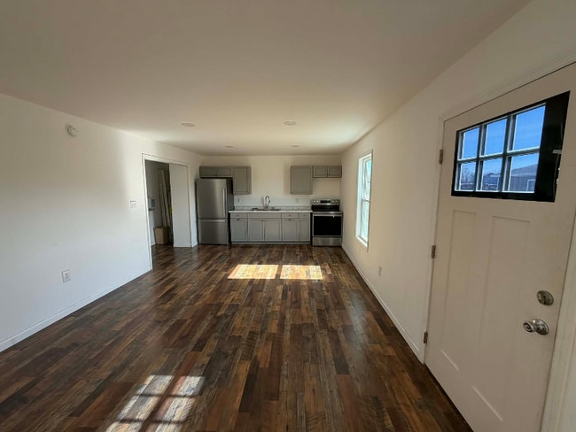 Building Photo - 227 N Frisco St