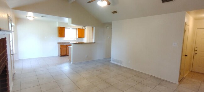 Building Photo - 2609 Schwertner Dr