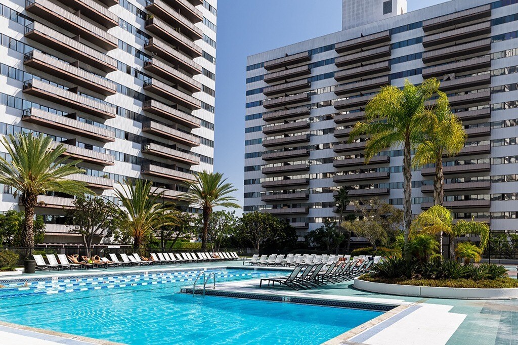 Barrington Plaza Apartments 11740 Wilshire Blvd Los Angeles, CA