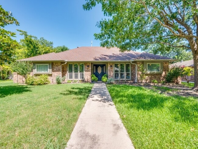 Photo - 3220 Nottingham Dr House