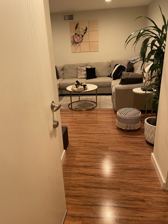 Building Photo - 1620 Malcolm Ave