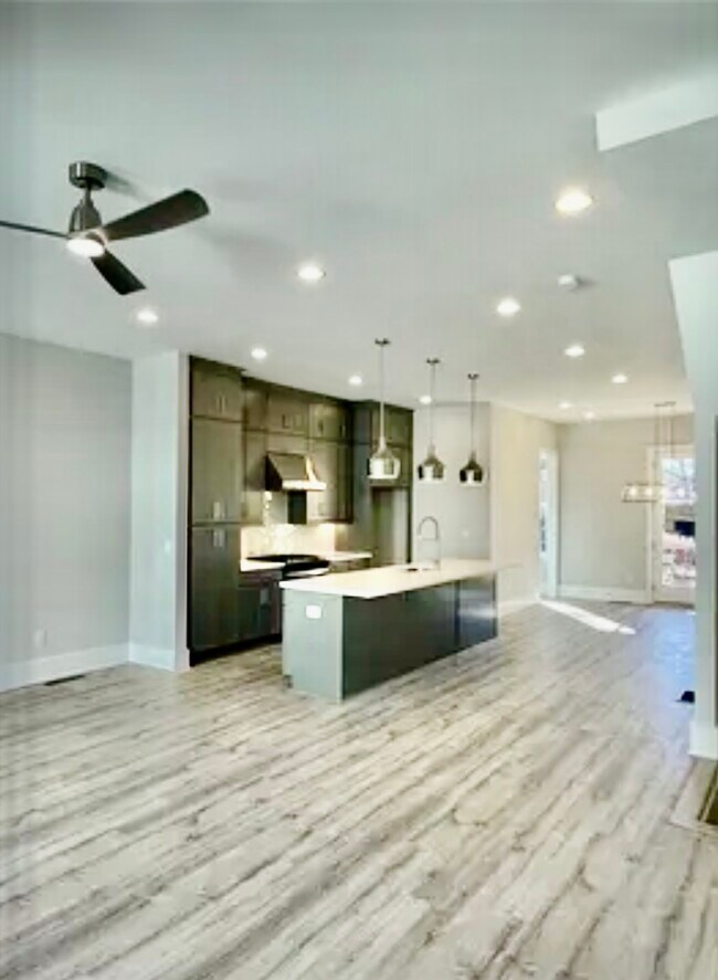 Foto del edificio - 2004 Mahogany Ln NW