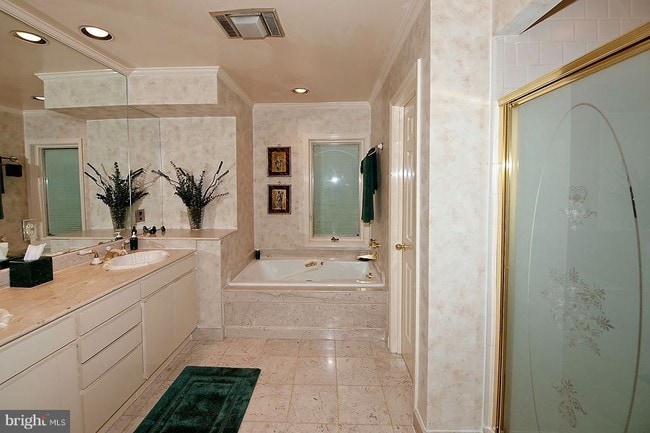 Foto del edificio - 4515 Foxhall Cres NW