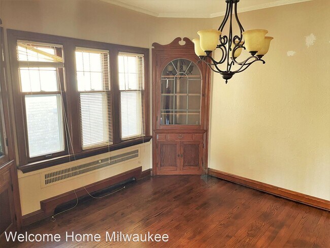 Building Photo - 3 br, 1 bath House - 5528 W Auer Ave