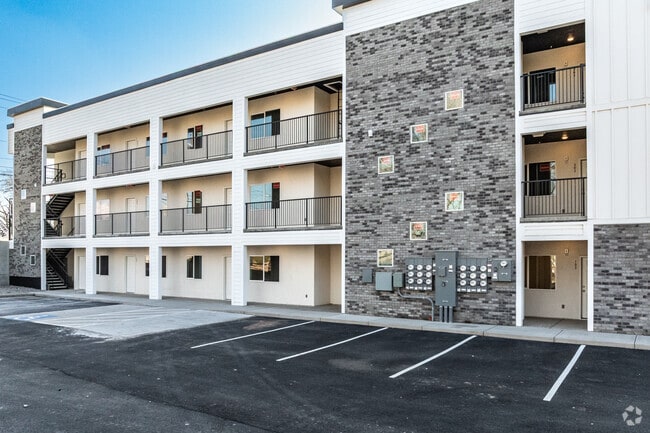 Building Photo - Raintree Apartments