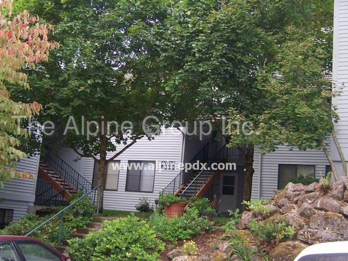 Primary Photo - Lake Oswego Condo near Kruse Way/I-5!