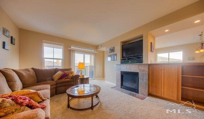 Building Photo - 4884 Bougainvillea Dr