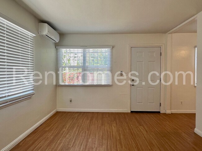 Foto del edificio - 3821 Meade Ave