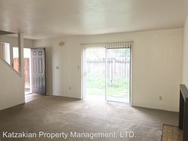 Building Photo - 1645 Blackoak Dr
