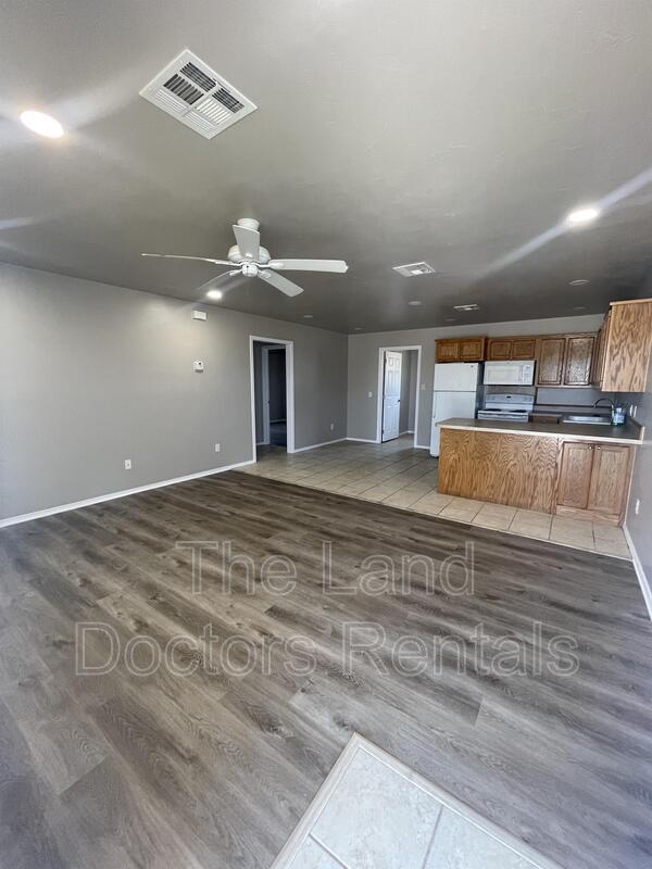 Building Photo - 15404 County Rd 3537