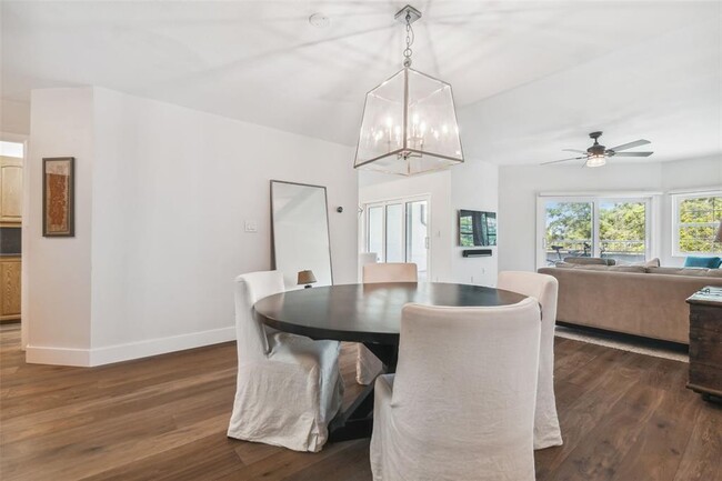 Building Photo - 762 S Village Cir