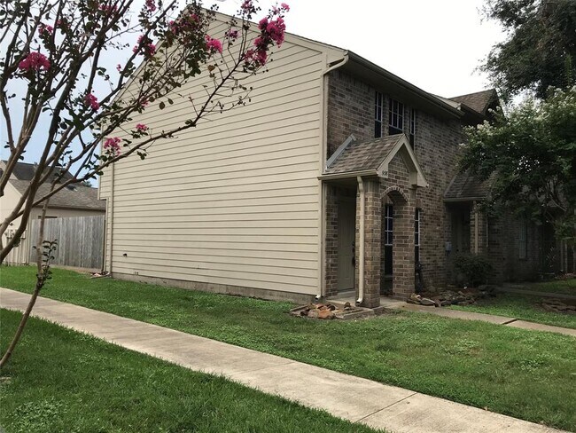 Building Photo - 958 Birnham Woods Blvd