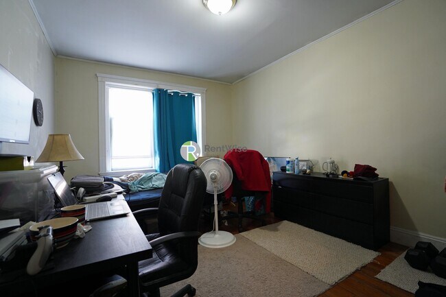 Building Photo - 55 Linden St