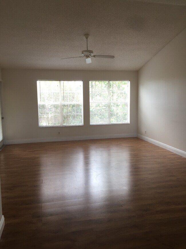 Building Photo - 6300 La Costa Dr