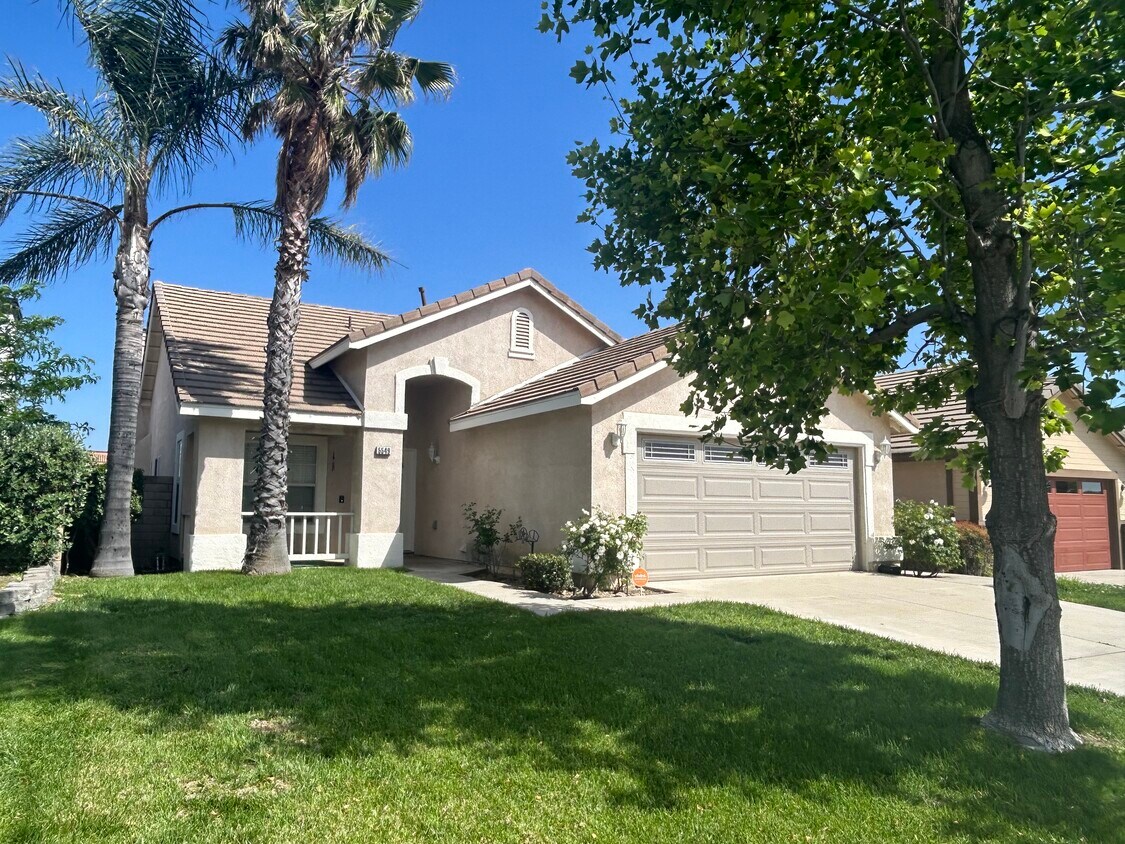 Foto principal - 5549 Grand Prix Ct