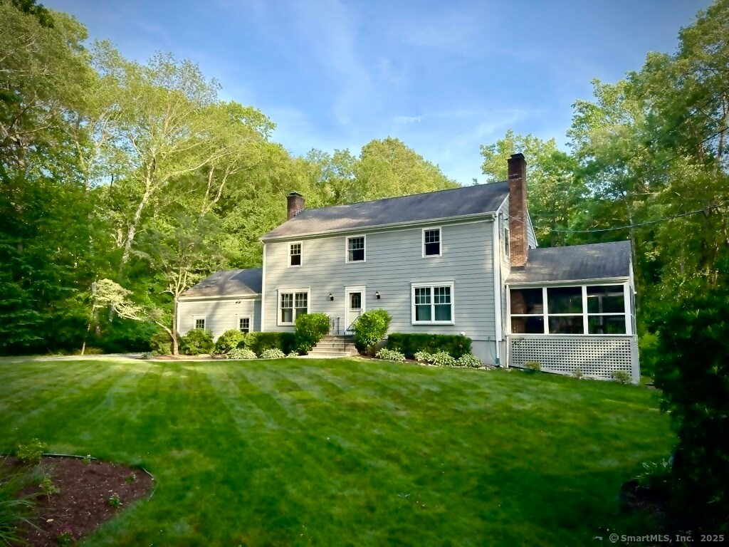 Foto del edificio - 161 Woods End Rd