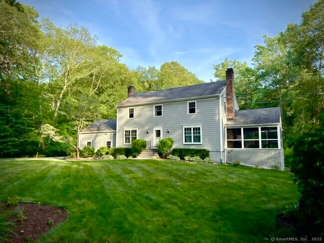 Foto del edificio - 161 Foggwood Rd