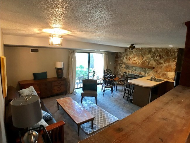 Building Photo - 701 Terrace Mountain Dr
