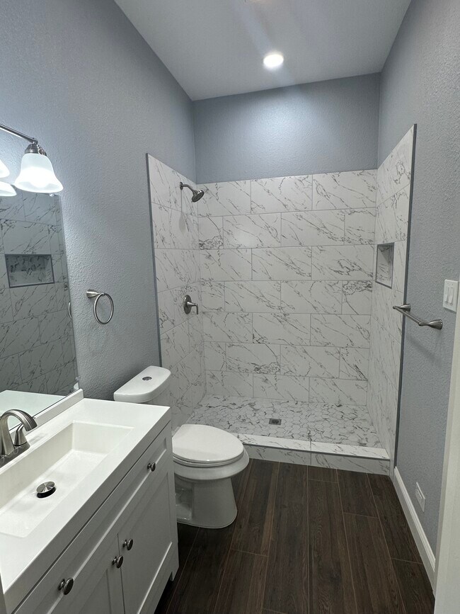 Foto del edificio - 430 E Woodard St