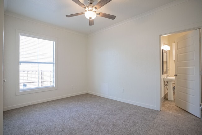 Bedroom - 5528 Junius St