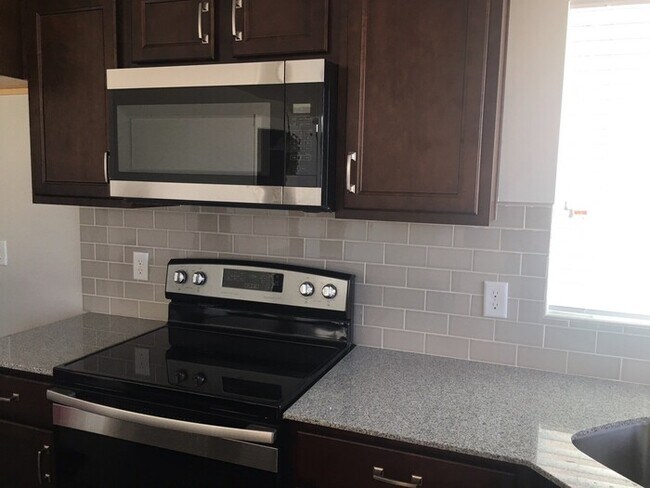 Building Photo - Beautiful Modern Home in Lehi w attached 2 car garage!