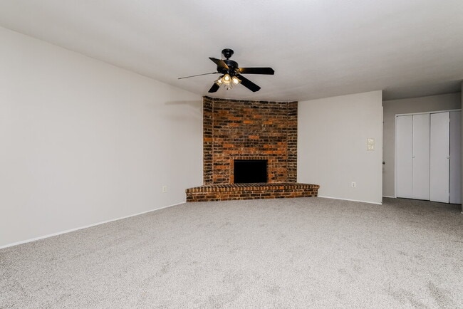 Foto del edificio - 7317 Knight Dr
