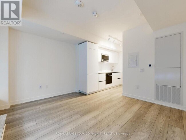 Photo du bâtiment - 110 Broadway Ave