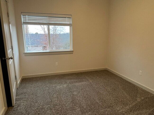 Building Photo - Sunbeam Townhomes Kuna