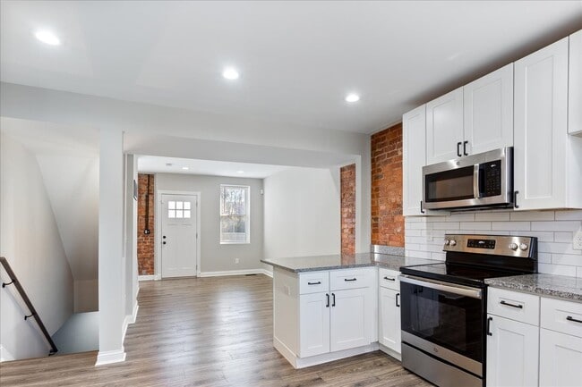 Building Photo - 2827 Ashland Ave